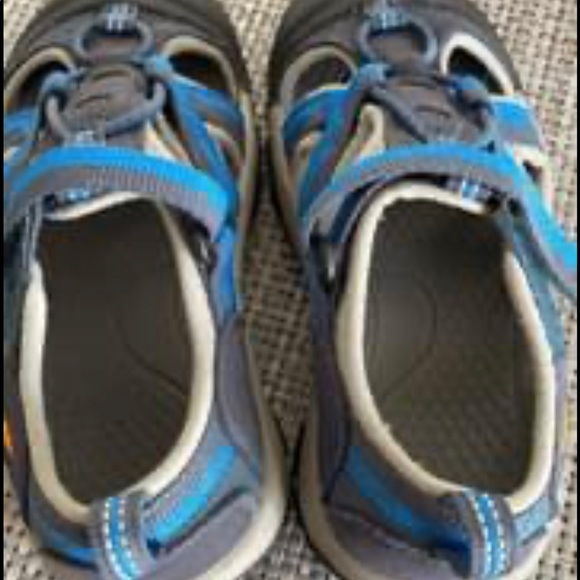 Children’s Keen sandals - Picture 3 of 3